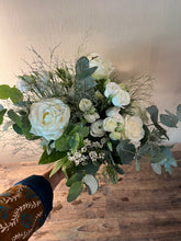 Indlæs billede til gallerivisning Den pæne hvide buket