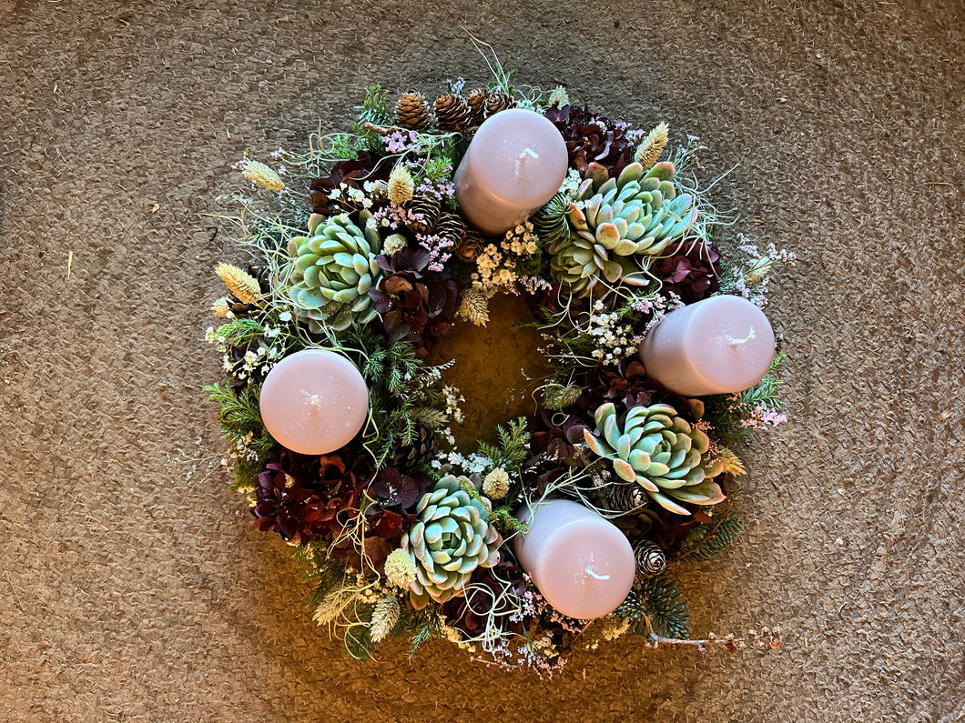 Adventskrans med friske bloklys