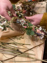 Indlæs billede til gallerivisning Buket og Kranse Workshop - mandag d. 25/8 kl. 18-20
